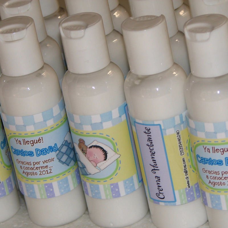 Crema humectante con etiqueta personalizada